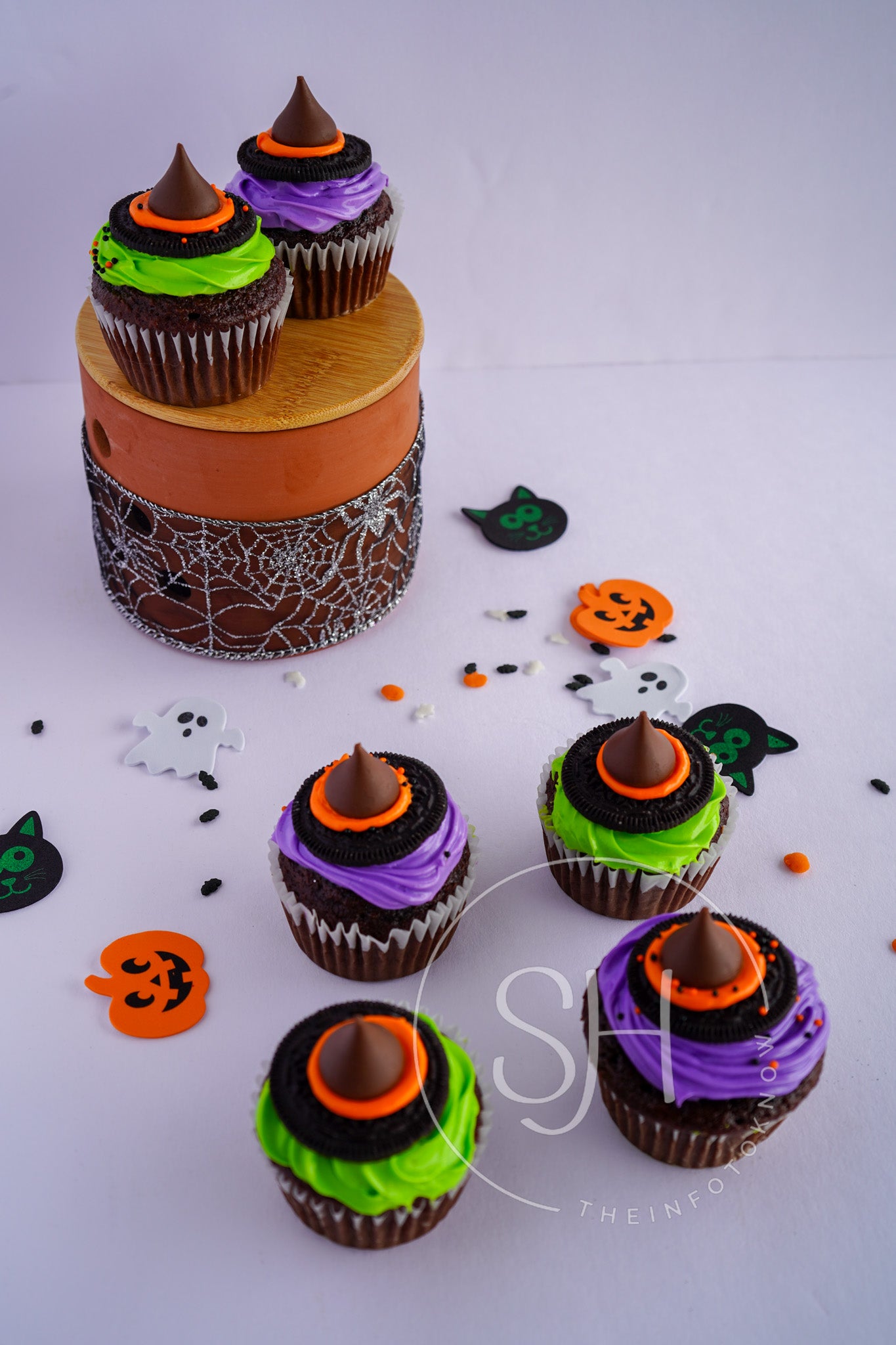 Mystical Witch Hat Delight Cupcakes - set 1 of 3