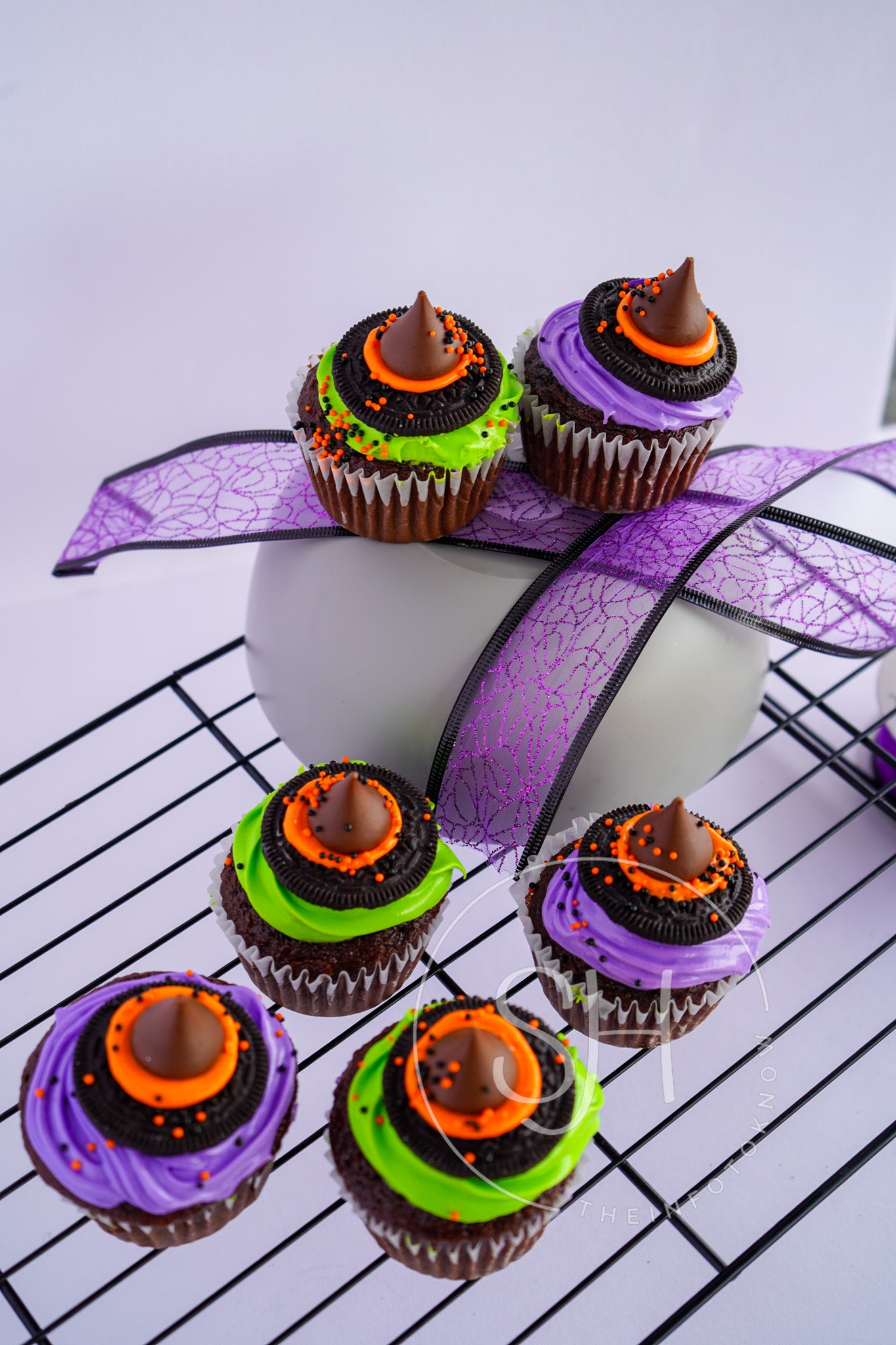 Mystical Witch Hat Delight Cupcakes - set 2 of 3