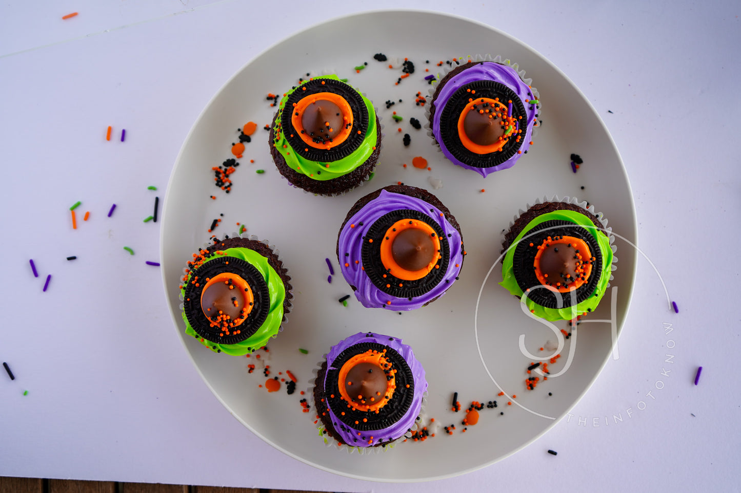 Mystical Witch Hat Delight Cupcakes - set 1 of 3