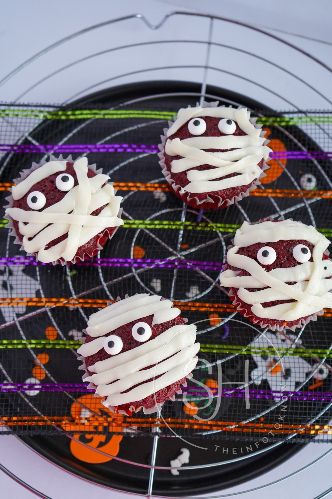 Spooky Mummy Delight Cupcakes - set 3 of 5