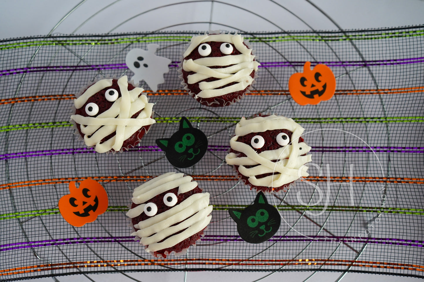 Spooky Mummy Delight Cupcakes - set 3 of 5