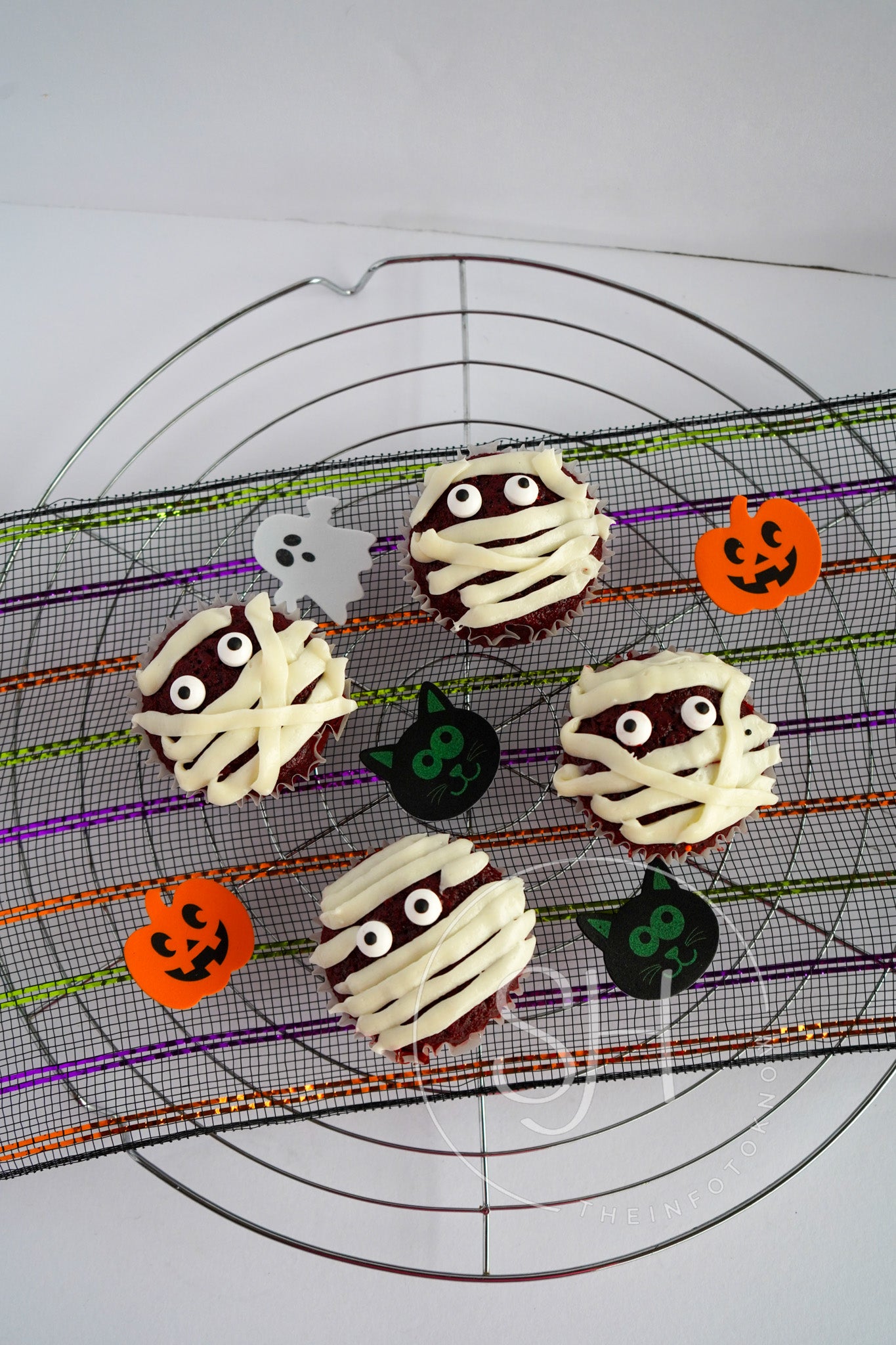 Spooky Mummy Delight Cupcakes - set 3 of 5