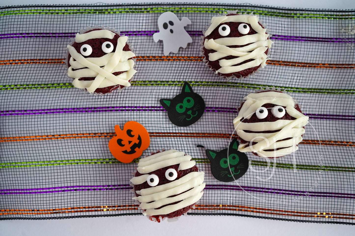 Spooky Mummy Delight Cupcakes - set 3 of 5