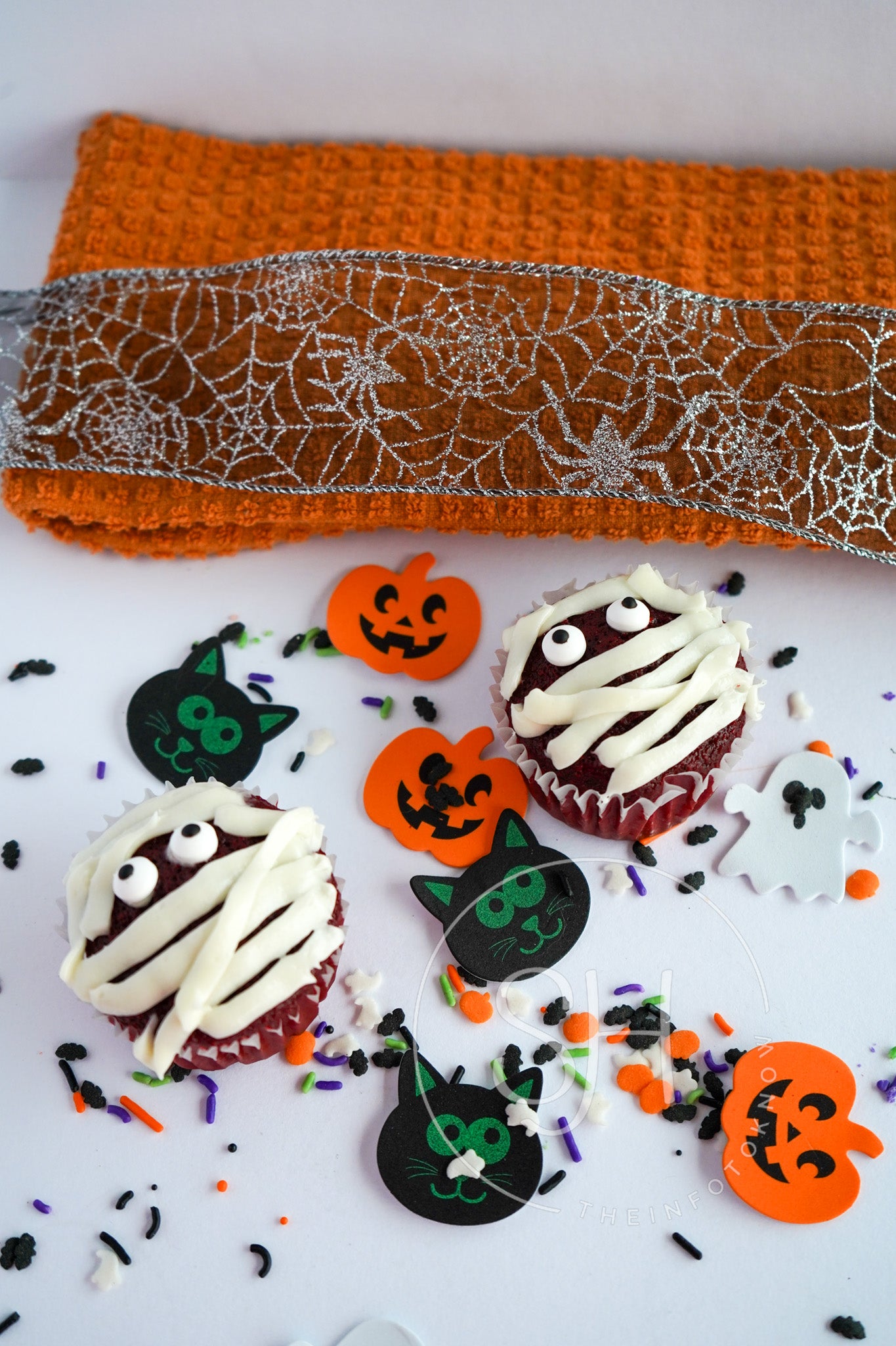 Spooky Mummy Delight Cupcakes - set 5 of 5