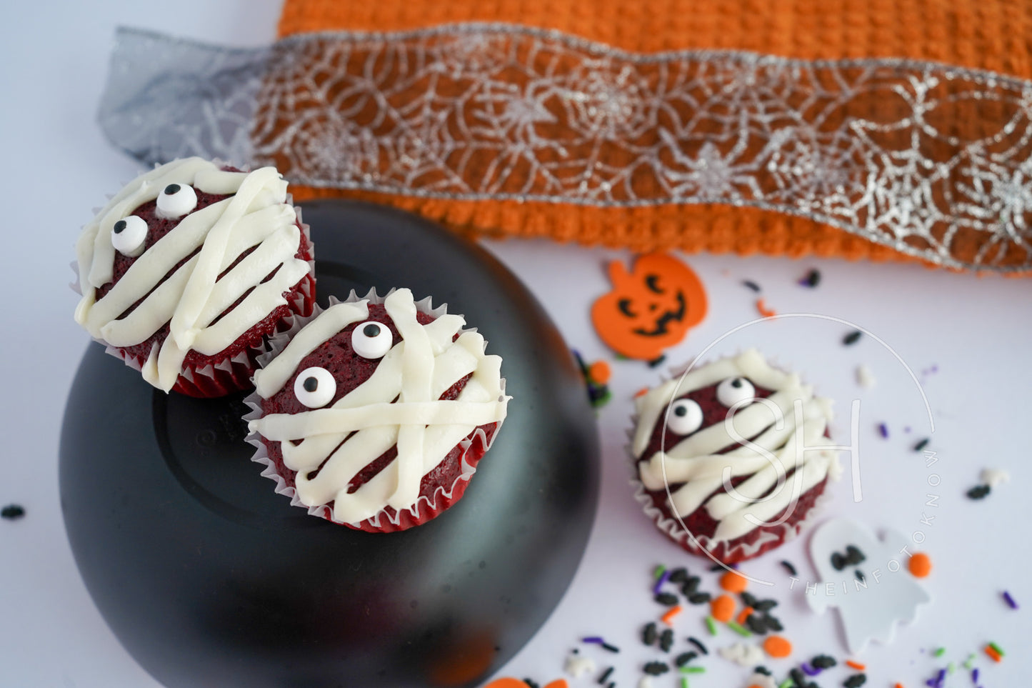 Spooky Mummy Delight Cupcakes - set 5 of 5