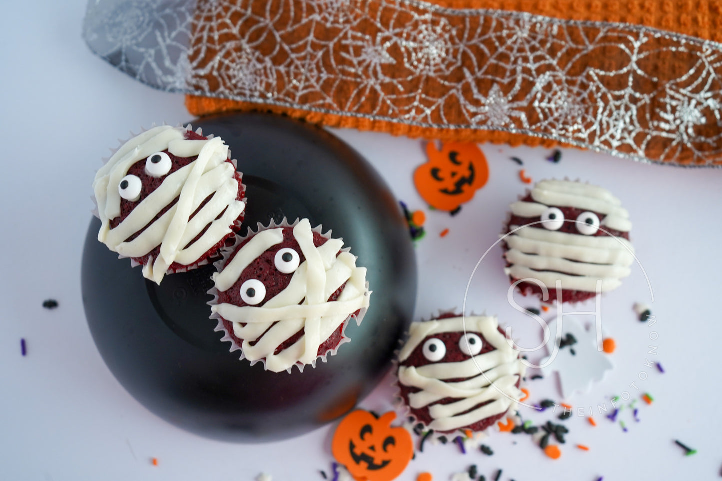 Spooky Mummy Delight Cupcakes - set 5 of 5