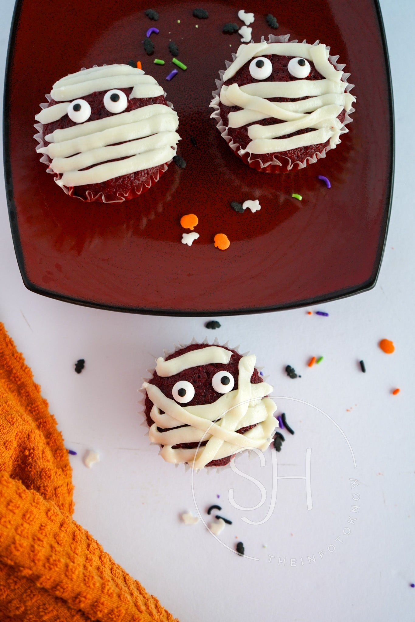 Spooky Mummy Delight Cupcakes - set 2 of 5