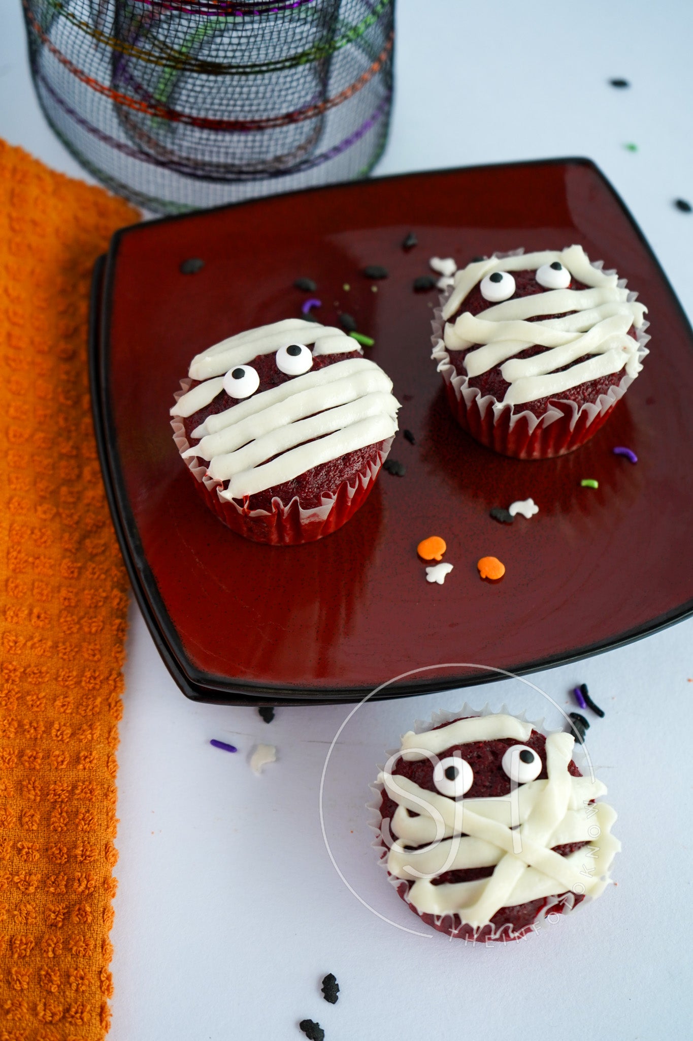 Spooky Mummy Delight Cupcakes - set 2 of 5