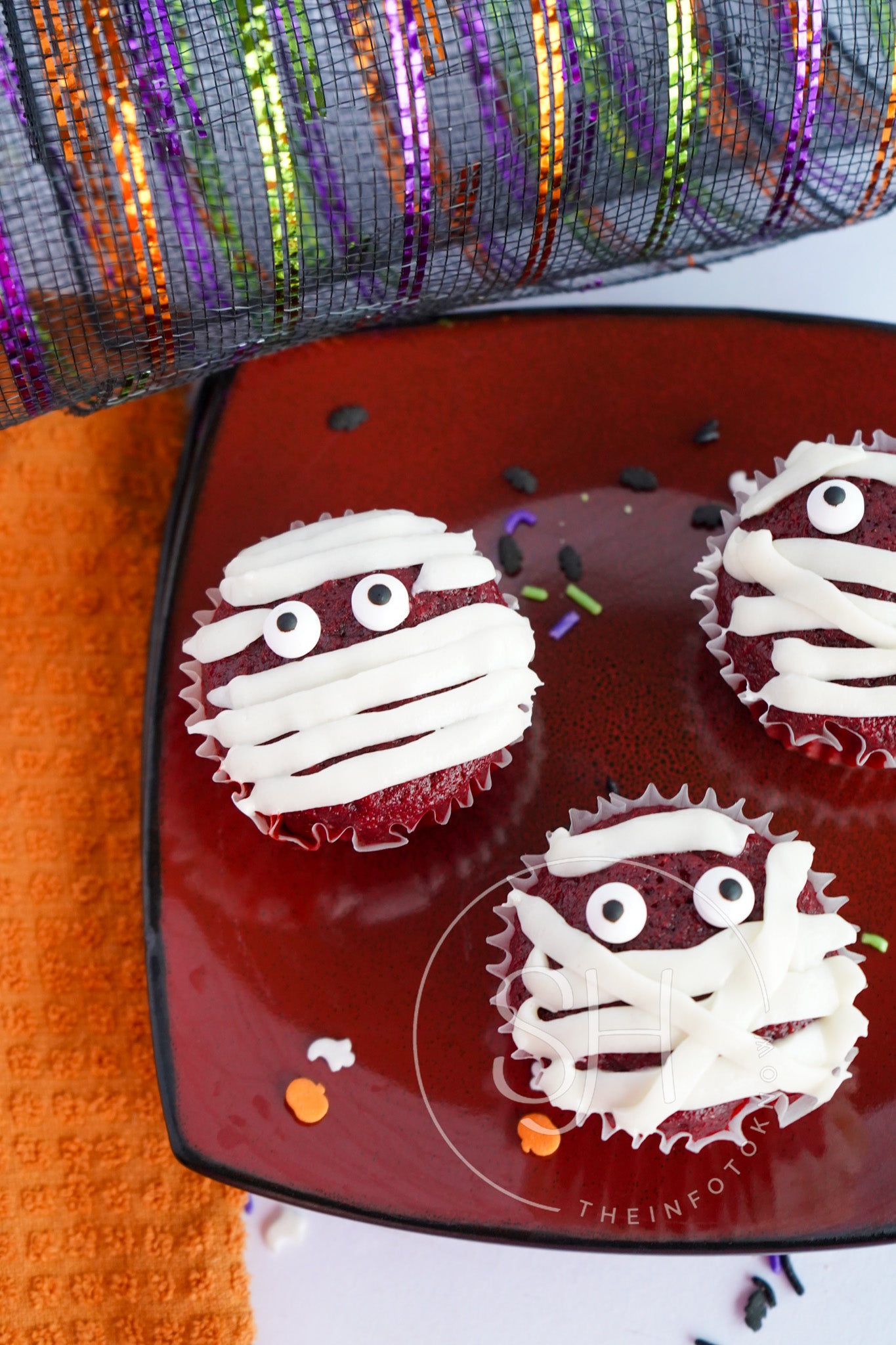 Spooky Mummy Delight Cupcakes - set 2 of 5