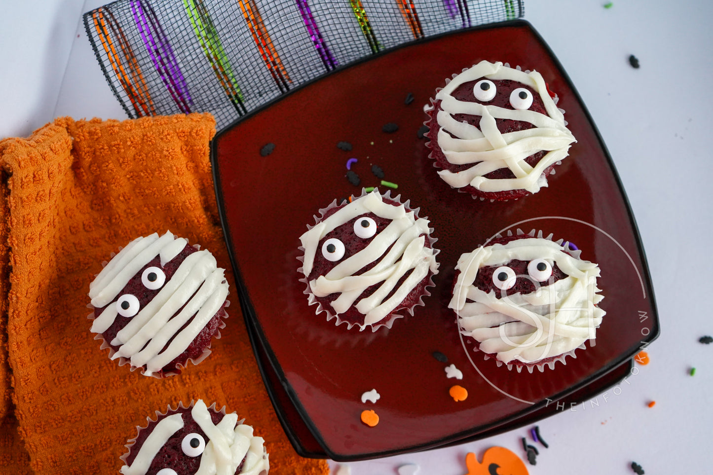 Spooky Mummy Delight Cupcakes - set 2 of 5