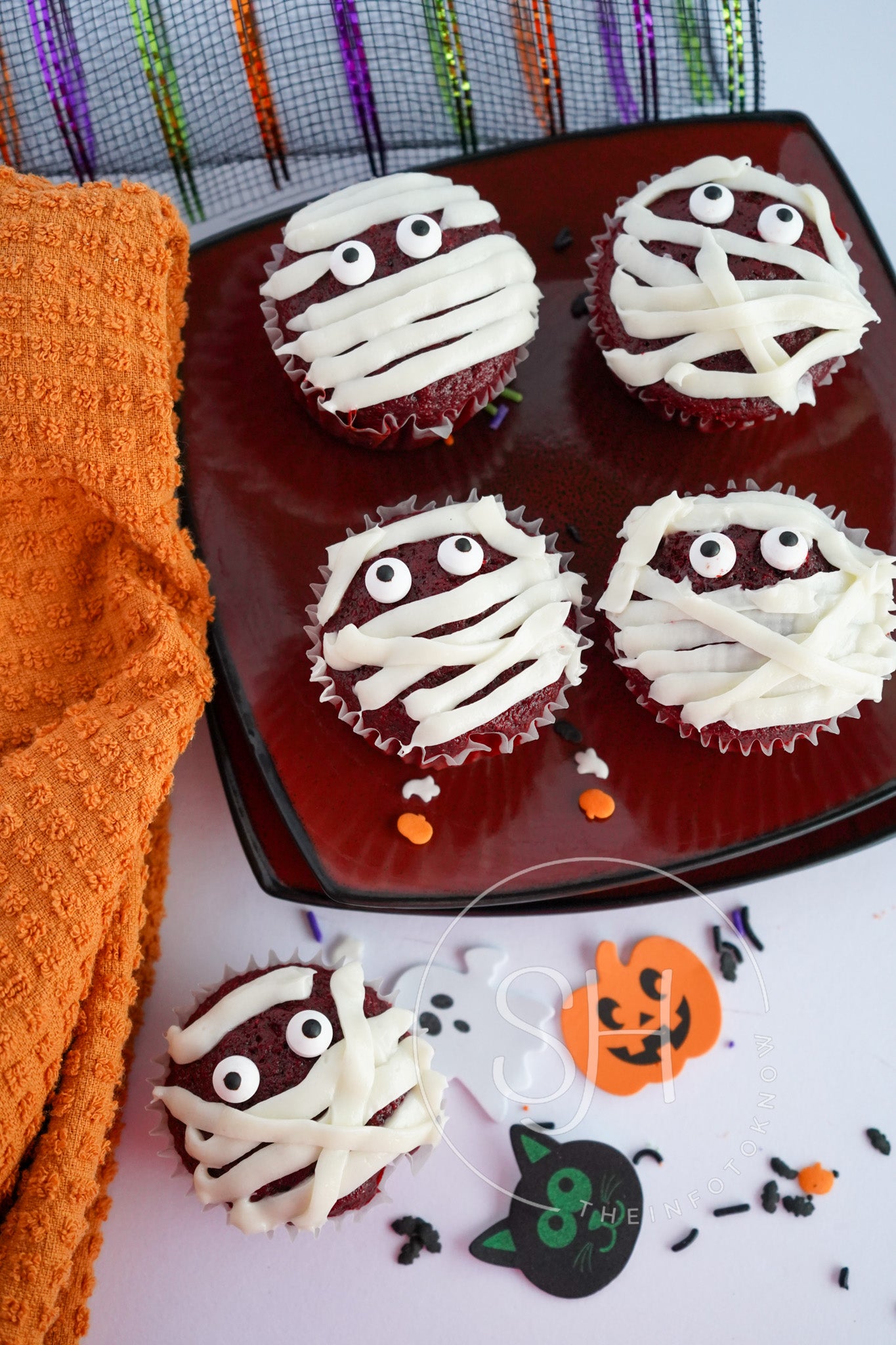 Spooky Mummy Delight Cupcakes - set 2 of 5