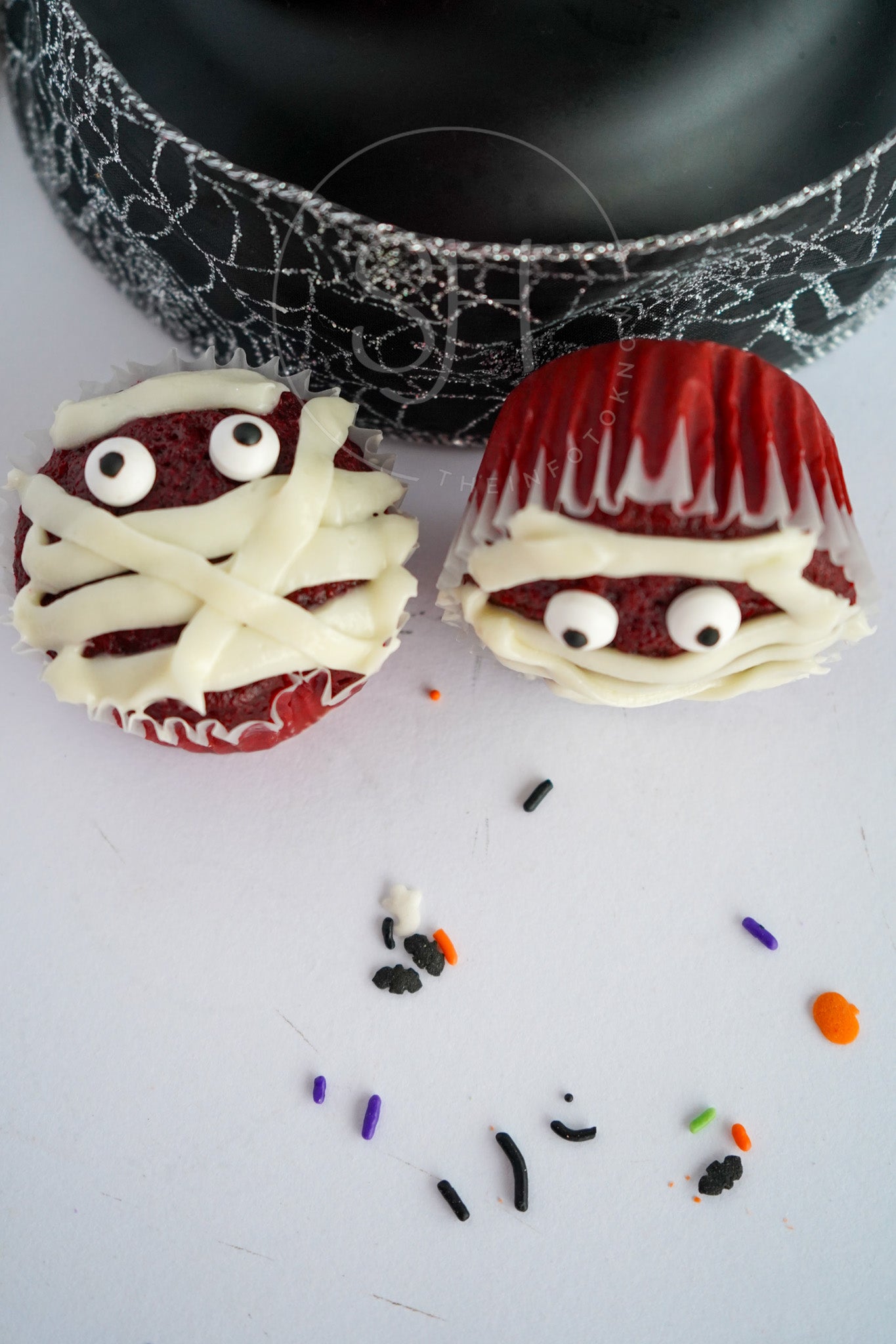 Spooky Mummy Delight Cupcakes - set 1 of 5