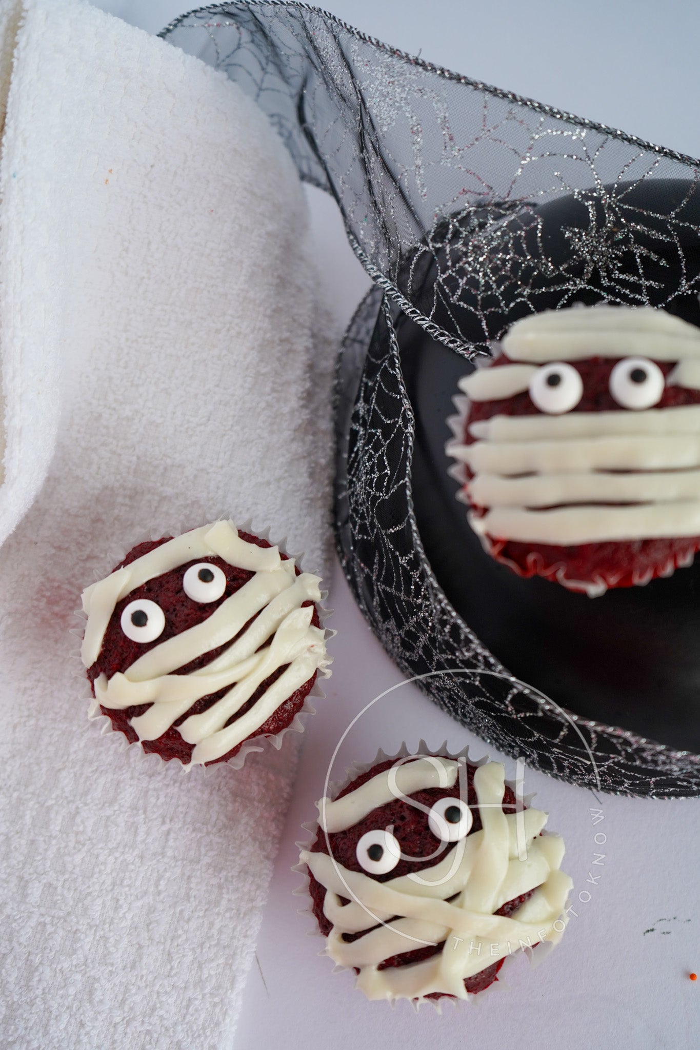 Spooky Mummy Delight Cupcakes - set 1 of 5