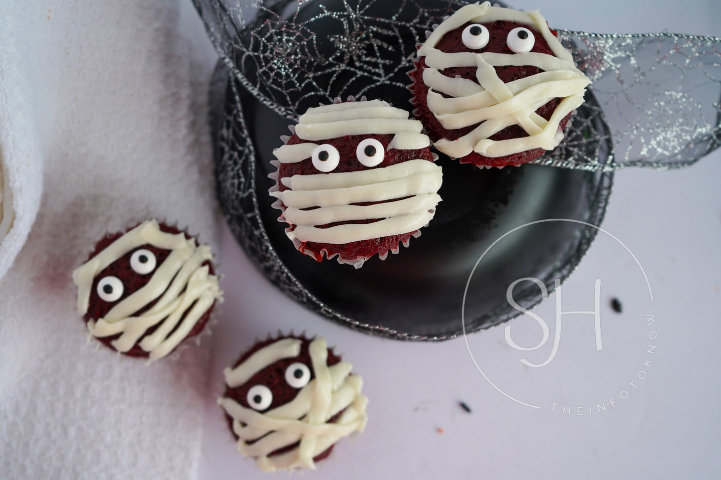 Spooky Mummy Delight Cupcakes - set 1 of 5