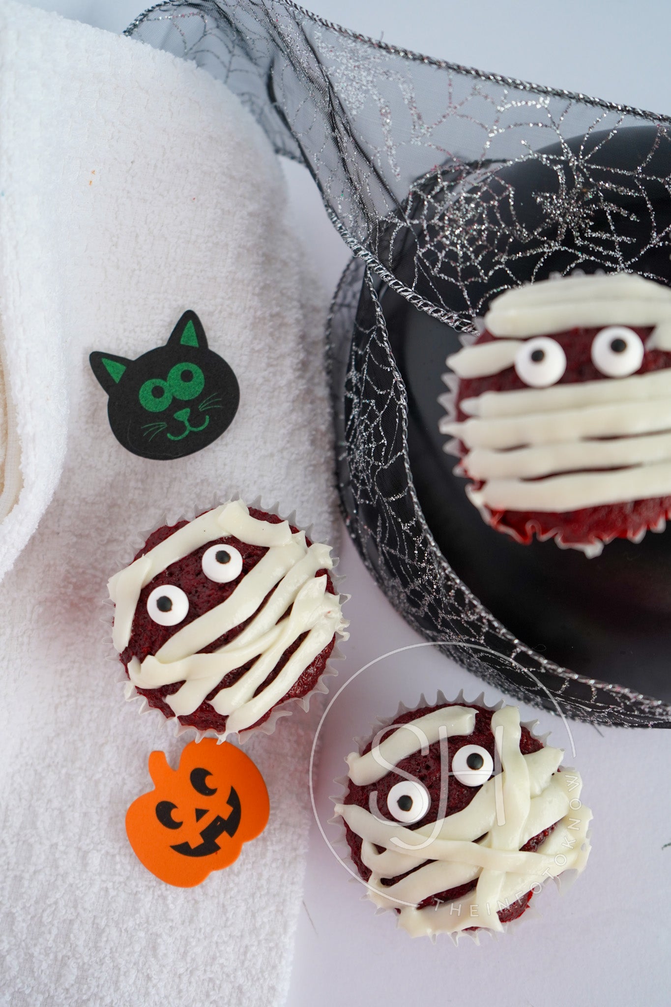 Spooky Mummy Delight Cupcakes - set 1 of 5